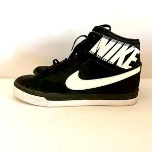 Boys Sz 6.5Y Nike high top